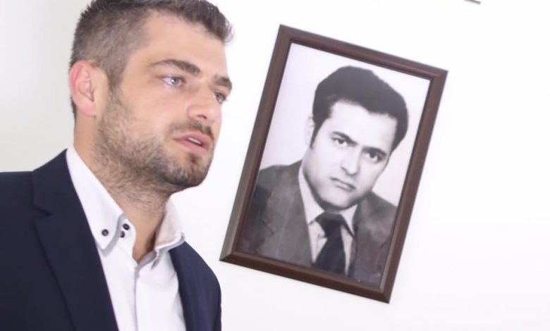 Djali i Ukshin Hotit i kërkon Albin Kurtit ta shkarkoj këshilltarin e tij Shkelzen Gashi: Shkarkoje këtë zagarë Djali i Ukshin Hotit i kërkon Albin Kurtit ta shkarkoj këshilltarin e tij Shkelzen Gashi: Shkarkoje këtë zagarë