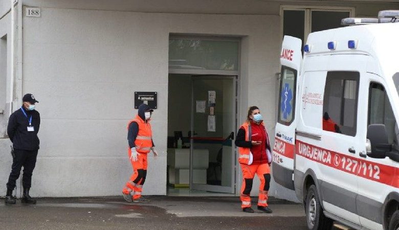 Shkodra rikthehet sërish në vatër të rrezikshme, 18 të prekur me Covid në 24 orët e fundit, një e prekur nga Fieri niset me urgjencë drejt Tiranës