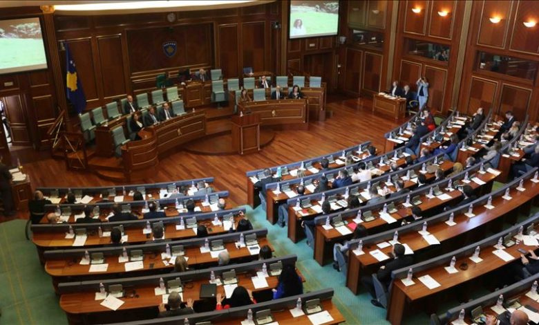 Në Kosovë po zgjidhet Presidenti, deputeti çudit me deklaratën: Jam në Pogradec, nuk paguhem që të punoj edhe në fundjavë. Qysh me votu prej këtu?