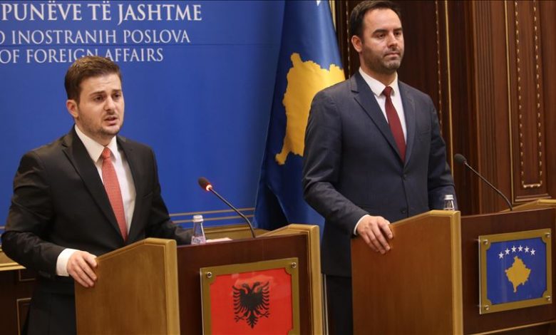 Tre marrëveshje të reja me Kosovën, Cakaj nënshkruan me Konjufcën dhe Rekën Tre marrëveshje të reja me Kosovën, Cakaj nënshkruan me Konjufcën dhe Rekën