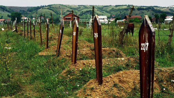 INVESTIGIMI/ Masakra e Mejës: Provat tregojnë se roli i përfshirjes së oficerëve serbë në masakër u shpërfill INVESTIGIMI/ Masakra e Mejës: Provat tregojnë se roli i përfshirjes së oficerëve serbë në masakër u shpërfill