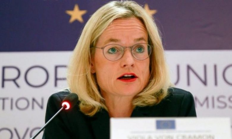 Eurodeputetja pyet: Pse Thaçi po e fut vendin e tij në rrezik? Eurodeputetja pyet: Pse Thaçi po e fut vendin e tij në rrezik?