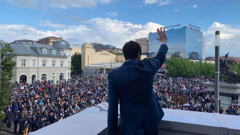 Peticioni i Vetëvendosjes për zgjedhje të reja: Kemi mbledhur 150 mijë nënshkrime Peticioni i Vetëvendosjes për zgjedhje të reja: Kemi mbledhur 150 mijë nënshkrime