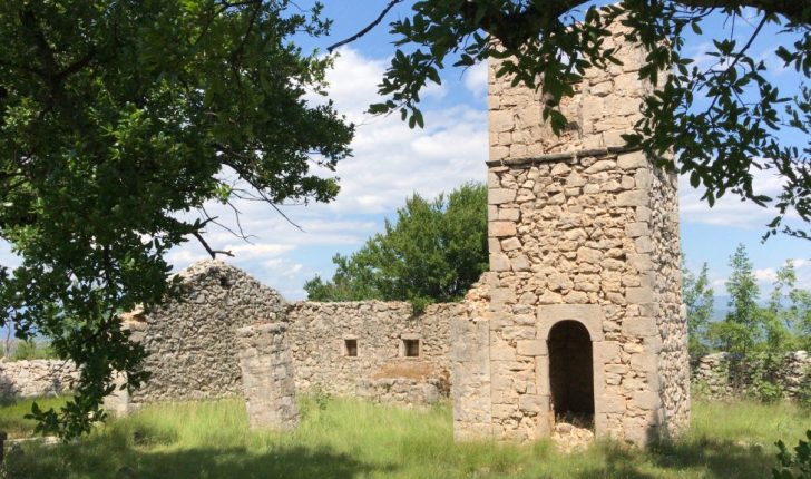 Natyrë, histori dhe traditë, markohen shtigjet turistike në malin e Rrencit në Lezhë Natyrë, histori dhe traditë, markohen shtigjet turistike në malin e Rrencit në Lezhë