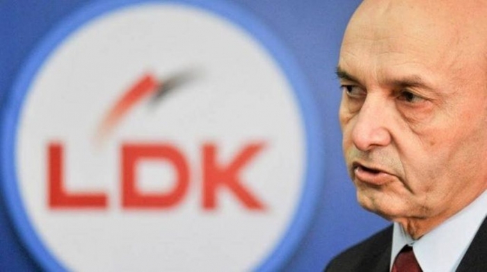 Kushtetuesja pezulloi dekretin për forminin e qeverisë, reagon LDK: E respektojmë vendimin, por qeverinë do ta bëjmë Kushtetuesja pezulloi dekretin për forminin e qeverisë, reagon LDK: E respektojmë vendimin, por qeverinë do ta bëjmë