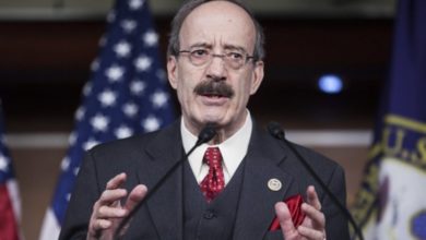 Eliot Engel: Më thyhet zemra që ia kemi kthyer shpinën popullit të Kosovës Eliot Engel: Më thyhet zemra që ia kemi kthyer shpinën popullit të Kosovës