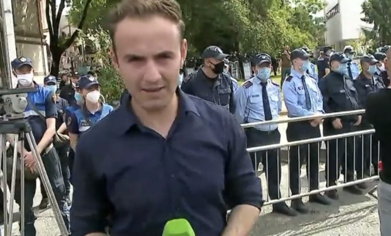 Sulmohet në transmetim ‘live’ gazetari i Top Channel (VIDEO)