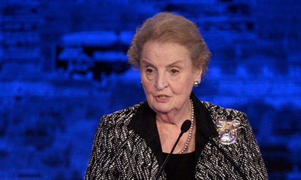 “SHBA nuk janë duke ndihmuar në zgjidhjen e çështjes Kosovë-Serbi”- Madeleine Albright: Fatkeqësisht, tani ka pyetje rreth… “SHBA nuk janë duke ndihmuar në zgjidhjen e çështjes Kosovë-Serbi”- Madeleine Albright: Fatkeqësisht, tani ka pyetje rreth…