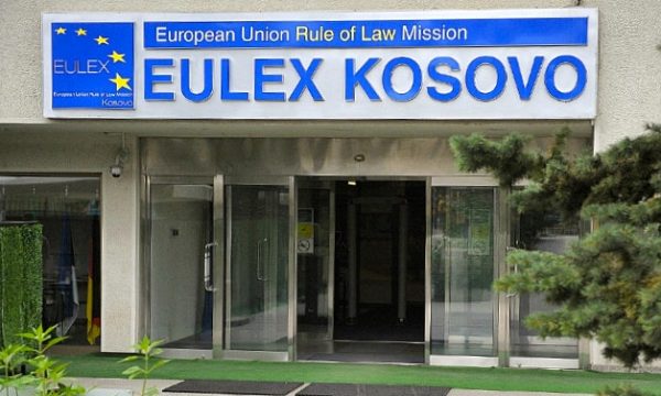 “Ti dënojmë shqiptarët”/ EULEX hedh poshtë akuzat e ish-zyrtarit të tij “Ti dënojmë shqiptarët”/ EULEX hedh poshtë akuzat e ish-zyrtarit të tij