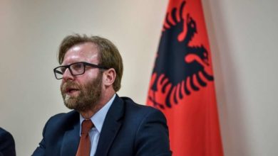 “Nesër do flas për inçizime e skandale”/ Përplasje në Vetëvendosje me Albin Kurtin, Haki Abazi: Urdhëroi shkarkimin tim “Nesër do flas për inçizime e skandale”/ Përplasje në Vetëvendosje me Albin Kurtin, Haki Abazi: Urdhëroi shkarkimin tim