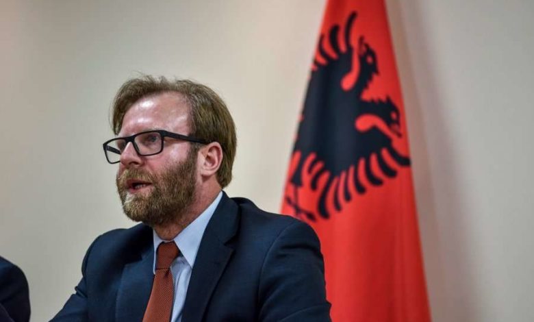 “Nesër do flas për inçizime e skandale”/ Përplasje në Vetëvendosje me Albin Kurtin, Haki Abazi: Urdhëroi shkarkimin tim “Nesër do flas për inçizime e skandale”/ Përplasje në Vetëvendosje me Albin Kurtin, Haki Abazi: Urdhëroi shkarkimin tim