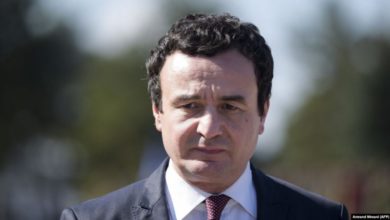 Pësoi disfatë të madhe në zgjedhje/ Ja çfarë bën sot Albin Kurti (FOTO) Pësoi disfatë të madhe në zgjedhje/ Ja çfarë bën sot Albin Kurti (FOTO)