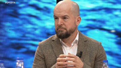 Lulbashë Kostandini dhe autorizimi, nga përtej varrit, për ‘tri dhoqinat’ Lulbashë Kostandini dhe autorizimi, nga përtej varrit, për ‘tri dhoqinat’