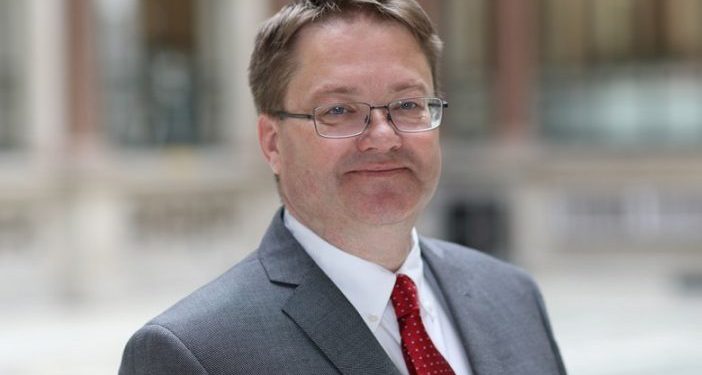 Ambasadori britanik thirrje politikës në Kosovë: Vendimet e Gjykatës Kushtetuese të respektohen nga të gjithë Ambasadori britanik thirrje politikës në Kosovë: Vendimet e Gjykatës Kushtetuese të respektohen nga të gjithë