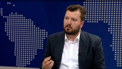 “Boiken Abazin po e mbajnë me porosi nga lart”, reagon Arbër Zaimi: Aktivistët e Vetëvendosjes nuk frikësohen! “Boiken Abazin po e mbajnë me porosi nga lart”, reagon Arbër Zaimi: Aktivistët e Vetëvendosjes nuk frikësohen!