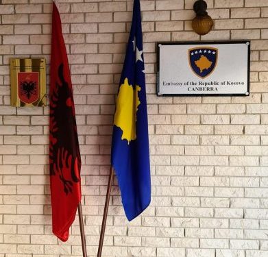 “Ky është vetëm fillimi”, Cakaj publikon foton e ambasadës së përbashkët Shqipëri-Kosovë “Ky është vetëm fillimi”, Cakaj publikon foton e ambasadës së përbashkët Shqipëri-Kosovë