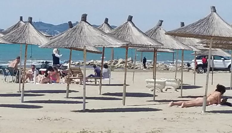 Karantinë? Në plazhet e Durrësit është një e diel normale (FOTO) Karantinë? Në plazhet e Durrësit është një e diel normale (FOTO)