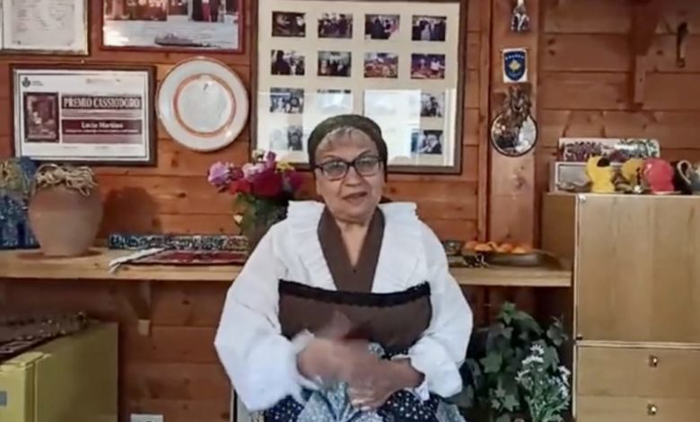 “Të dua Arbëri”, aktoria Lucia Martino demonstron jetën e grave arbëreshe dhe recetat tradicioanale (VIDEO)