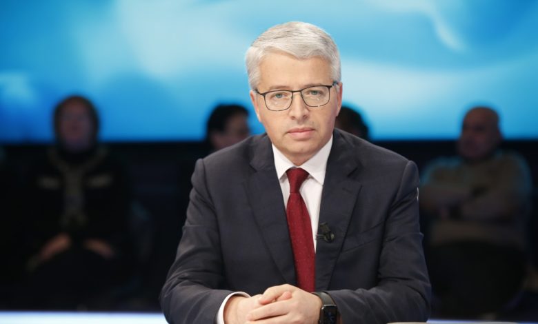 Gjeni një numër telefoni të Albin Kurtit