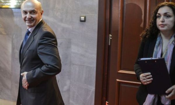 Mustafa i bën një tjetër paralajmërim Vjosa Osmanit: Qëndrimi agresiv do të sjellë pasoja Mustafa i bën një tjetër paralajmërim Vjosa Osmanit: Qëndrimi agresiv do të sjellë pasoja