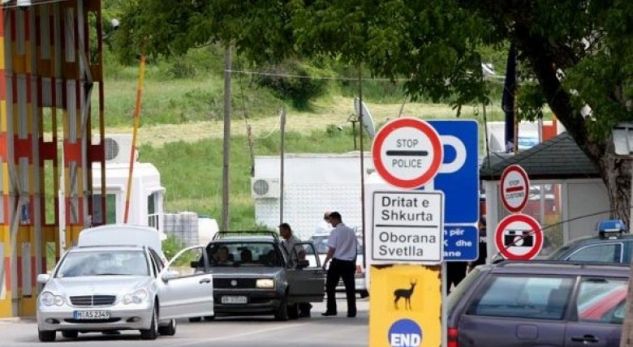 Tension në kufi/ Kosova ndalon 20 mjekë nga Serbia Tension në kufi/ Kosova ndalon 20 mjekë nga Serbia