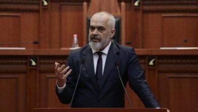 “Po barazohet viktima me xhelatin”, shpërthen Rama: Serbia vrau 10 mijë civilë, ç’a është kjo rreth 100 vrasje? “Po barazohet viktima me xhelatin”, shpërthen Rama: Serbia vrau 10 mijë civilë, ç’a është kjo rreth 100 vrasje?