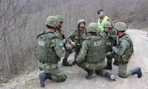 Ushtria e Kosovës/ Mjete të blinduara dhe helikopterë “sulmues”