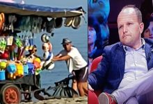 Gazetari thirrje Lleshajt: Shitësi ambulant më bllokoi pamjen e detit me karocë, merrni masa para se të përfundojë si Mihali Gazetari thirrje Lleshajt: Shitësi ambulant më bllokoi pamjen e detit me karocë, merrni masa para se të përfundojë si Mihali