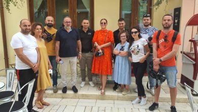 Gazetarët nga Kosova vizitojnë Vlorën/ Kryebashkiaku Leli: Këtë verë turizmi të flasë shqip Gazetarët nga Kosova vizitojnë Vlorën/ Kryebashkiaku Leli: Këtë verë turizmi të flasë shqip