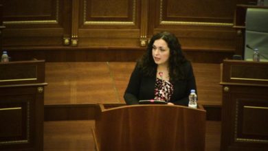 Qeveria “Hoti” kalon provën e vështirë në Kuvend; vota e Vjosa Osmanit, vendimtare Qeveria “Hoti” kalon provën e vështirë në Kuvend; vota e Vjosa Osmanit, vendimtare