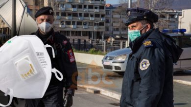 Kosova bën të detyrueshme vendosjen e maskave kudo në hapësirat publike Kosova bën të detyrueshme vendosjen e maskave kudo në hapësirat publike