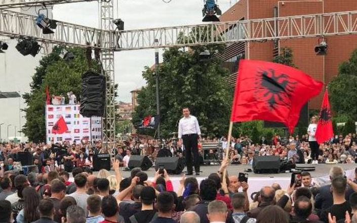“Frankfurter Allgemeine”: Gjithçka tjetër përveç se një fitore e bindshme e Albin Kurtit, do të ishte befasi “Frankfurter Allgemeine”: Gjithçka tjetër përveç se një fitore e bindshme e Albin Kurtit, do të ishte befasi