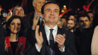 Vetëvendosja nuk dorëzohet, nis mbledhjen e firmave për mbajtjen e zgjedhjeve të reja Vetëvendosja nuk dorëzohet, nis mbledhjen e firmave për mbajtjen e zgjedhjeve të reja