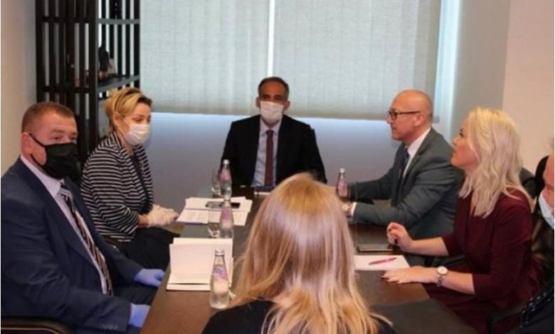 Zëvendësi i Hotit, ‘zhduk’ nga zyra simbolet e shtetit të Kosovës Zëvendësi i Hotit, ‘zhduk’ nga zyra simbolet e shtetit të Kosovës