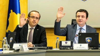 Hoti kritikon Kurtin për mospjesëmarrje në Samitin në Tiranë: Ligjëratat pretekst për të ikur nga takimi Hoti kritikon Kurtin për mospjesëmarrje në Samitin në Tiranë: Ligjëratat pretekst për të ikur nga takimi