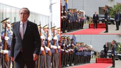 Avdullah Hoti merr zyrtarisht detyrën e kryeministrit/ Kalon në tapetin e kuq por Kurti s’e pret në zyrë Avdullah Hoti merr zyrtarisht detyrën e kryeministrit/ Kalon në tapetin e kuq por Kurti s’e pret në zyrë