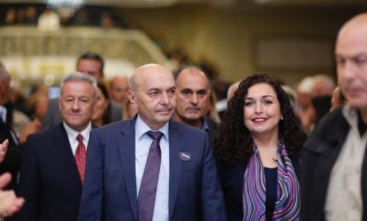 Ish-kryeministri i Kosovës pas samitit të BE: Bllokuesi i vizave nuk është vetëm Macron, por edhe Vjosa Osmani Ish-kryeministri i Kosovës pas samitit të BE: Bllokuesi i vizave nuk është vetëm Macron, por edhe Vjosa Osmani