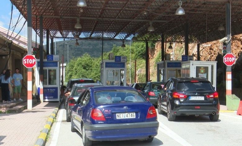 Maqedonia e Veriut shton masat në kufi për shqiptarët: Tani duhet certifikata e vaksinimit ose tamponi negativ Maqedonia e Veriut shton masat në kufi për shqiptarët: Tani duhet certifikata e vaksinimit ose tamponi negativ