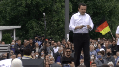 VIDEO/ Albin Kurti i rikthehet protestave: Kjo është qeveri koti, duan të shkojnë në dialog të nënshtruar VIDEO/ Albin Kurti i rikthehet protestave: Kjo është qeveri koti, duan të shkojnë në dialog të nënshtruar