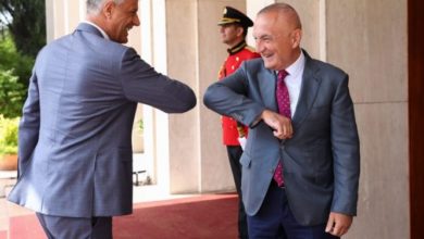 Meta dhe Thaçi takohen me bërryla: Me rëndësi vazhdimi i dialogut Kosovë-Serbi Meta dhe Thaçi takohen me bërryla: Me rëndësi vazhdimi i dialogut Kosovë-Serbi