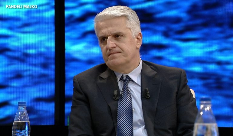 Pandeli Majko: Nuk ka patur luftë civile në Kosovë, Thaçi e Rugova firmosën bashkë në Rambuje Pandeli Majko: Nuk ka patur luftë civile në Kosovë, Thaçi e Rugova firmosën bashkë në Rambuje