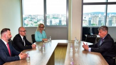 Mediat serbe: Rakiq hoqi flamurin e Kosovës nga zyra e tij Mediat serbe: Rakiq hoqi flamurin e Kosovës nga zyra e tij
