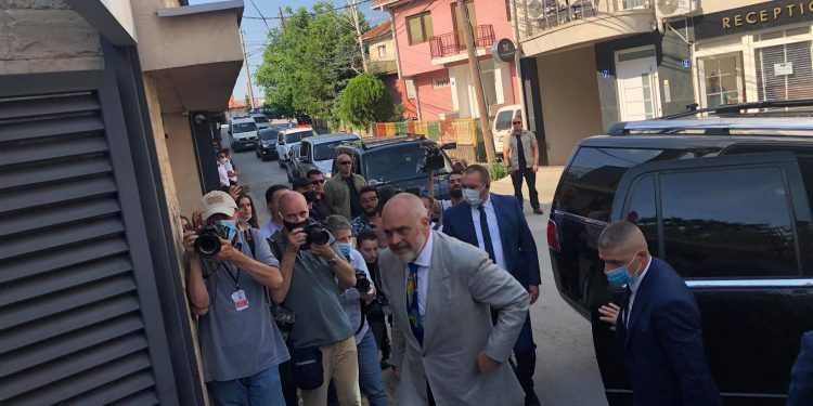 Rama vazhdon takimet në ditën e dytë të vizitës në Kosovë/ Ja me kë do të takohet Rama vazhdon takimet në ditën e dytë të vizitës në Kosovë/ Ja me kë do të takohet