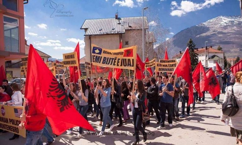 Shqiptarët e Malit të Zi festojnë 50-vjetorin e Besëlidhjes së Malësisë, që ndaloi gjakmarrjen dhe vrasjet mes tyre Shqiptarët e Malit të Zi festojnë 50-vjetorin e Besëlidhjes së Malësisë, që ndaloi gjakmarrjen dhe vrasjet mes tyre
