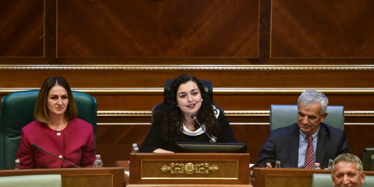 Kuvendi i Kosovës mblidhet për të votuar Qeverinë e re, Vjosa Osmani nuk pranon të drejtojë seancën Kuvendi i Kosovës mblidhet për të votuar Qeverinë e re, Vjosa Osmani nuk pranon të drejtojë seancën