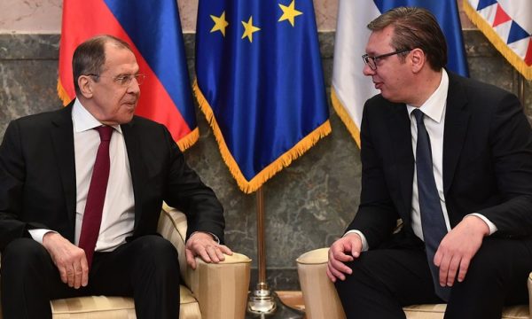 Vuçiç: Lavrov na dha informacione brengosëse, do të na bëjnë presion të madh për Kosovën, ka plane që s’na i kanë treguar Vuçiç: Lavrov na dha informacione brengosëse, do të na bëjnë presion të madh për Kosovën, ka plane që s’na i kanë treguar