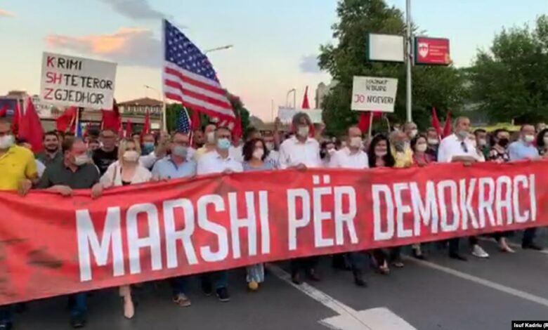 Maqedonia e Veriut/ Opozita shqiptare marshon kundër vjedhjes së votës Maqedonia e Veriut/ Opozita shqiptare marshon kundër vjedhjes së votës
