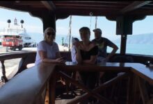 Turistët nga Ukraina dhe Bjellorusia pushojnë në Vlorë! Të kënaqur me kushtet, por ngrenë shqetësim për ndotjen Turistët nga Ukraina dhe Bjellorusia pushojnë në Vlorë! Të kënaqur me kushtet, por ngrenë shqetësim për ndotjen