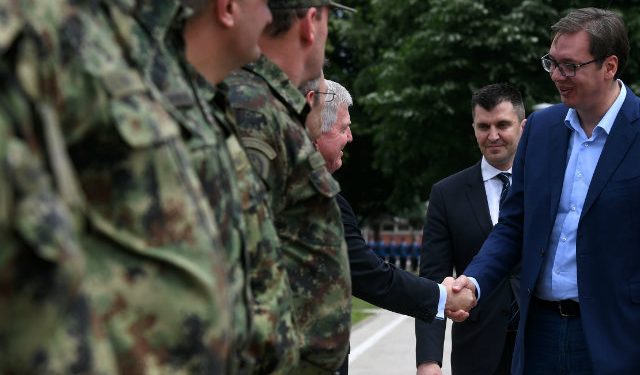 SHBA po armatos Kosovën, frikësohet Serbia dhe kërkon avionë bombardues SHBA po armatos Kosovën, frikësohet Serbia dhe kërkon avionë bombardues
