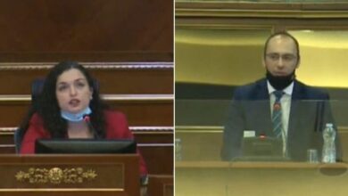 “I kërkoje votat korridoreve”, Vjosa Osmani përplaset ashpër me deputetin serb: Nuk kam kërkuar vota serbe për t’u bërë kryetare e Kuvendit “I kërkoje votat korridoreve”, Vjosa Osmani përplaset ashpër me deputetin serb: Nuk kam kërkuar vota serbe për t’u bërë kryetare e Kuvendit